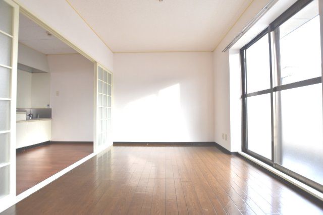 居室・リビング　別号室画像。ご参考下さい