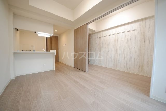 プレサンス新大阪ジェイズの居間写真