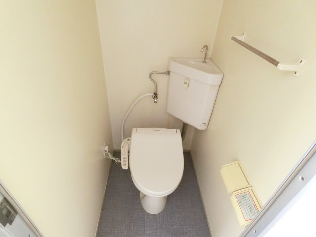阪神本線 今津駅 徒歩5分 5階建 築31年のトイレ写真