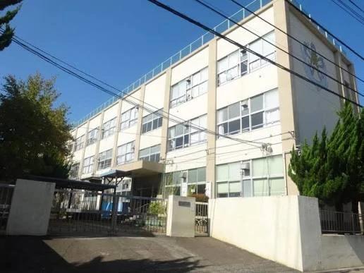 小学校　足立区立鹿浜第一小学校（小学校）まで424m