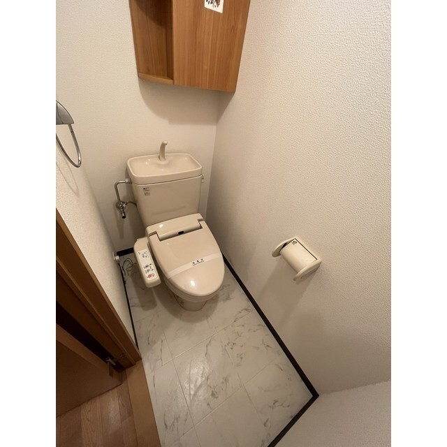 トイレ　別部屋の写真です。