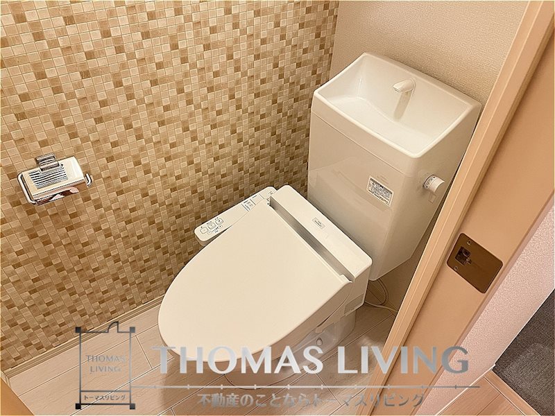 トイレ　嬉しいウォシュレット付きですよ。