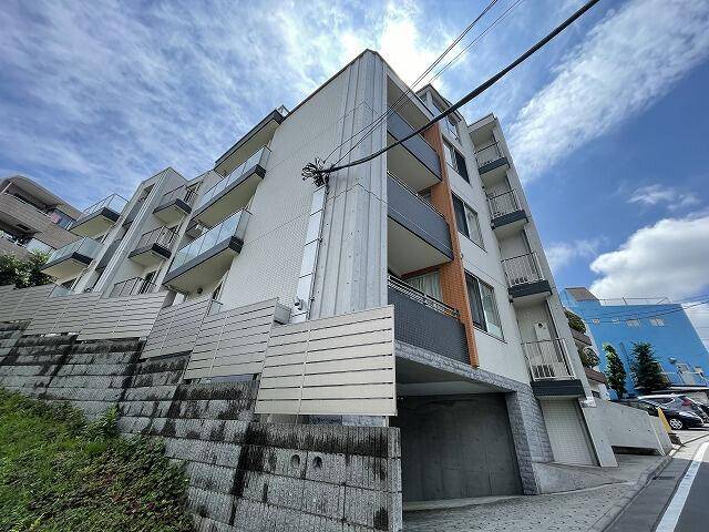 建物外観　オートロック完備