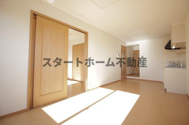 居室・リビング　こちらの居間で趣味の時間をお楽しみください