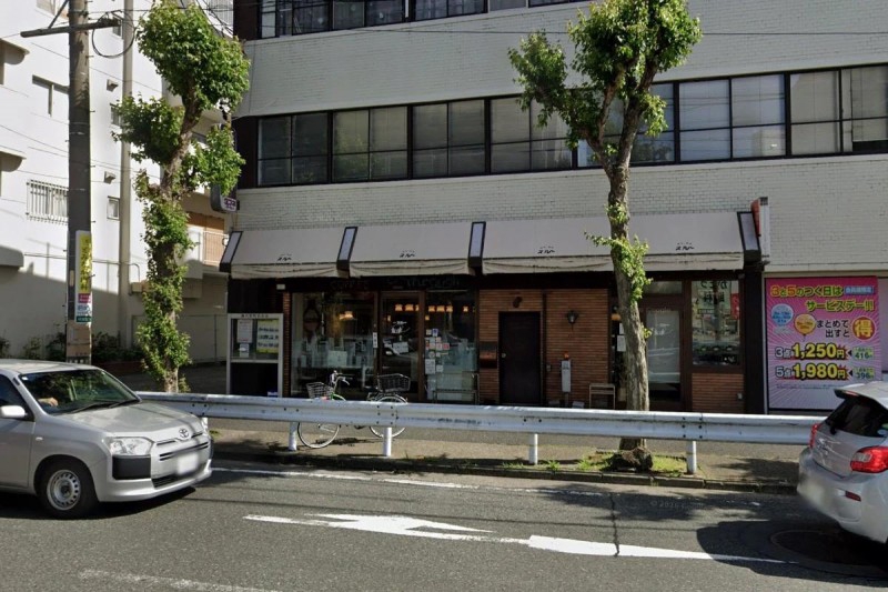 飲食店　スルー（飲食店）まで158m