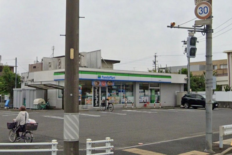 コンビニ　ファミリーマート 新赤坪店（コンビニ）まで429m