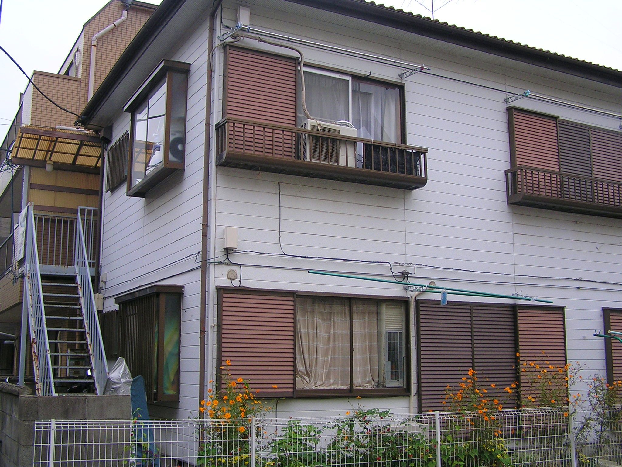 【足立区東綾瀬のアパートの建物外観】