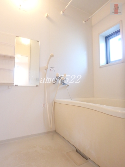 バス・シャワールーム　◎窓があって換気の出来る追い炊き付きバスルーム。