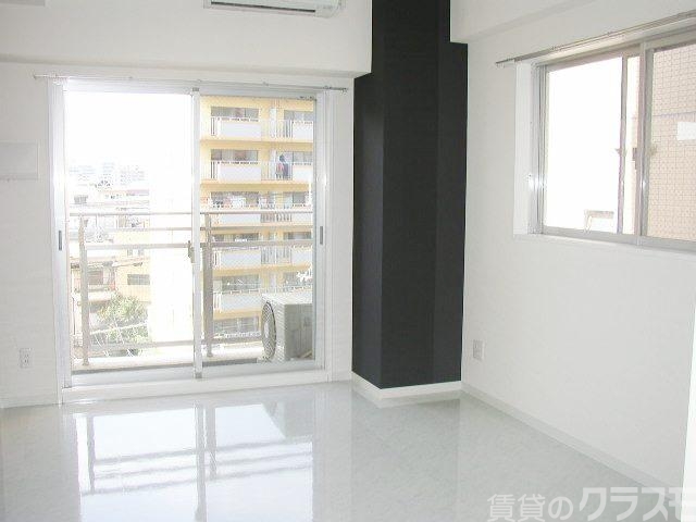 居室・リビング　白を基調とした室内は清潔感がありますね♪