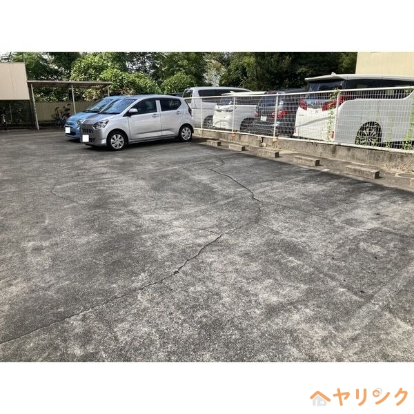 【日進市浅田町のマンションの駐車場】