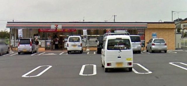 コンビニ　セブンイレブン小山平和店（コンビニ）まで675m