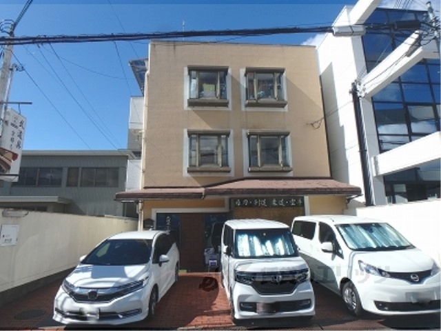 京都市下京区西七条御前田町のマンションの建物外観