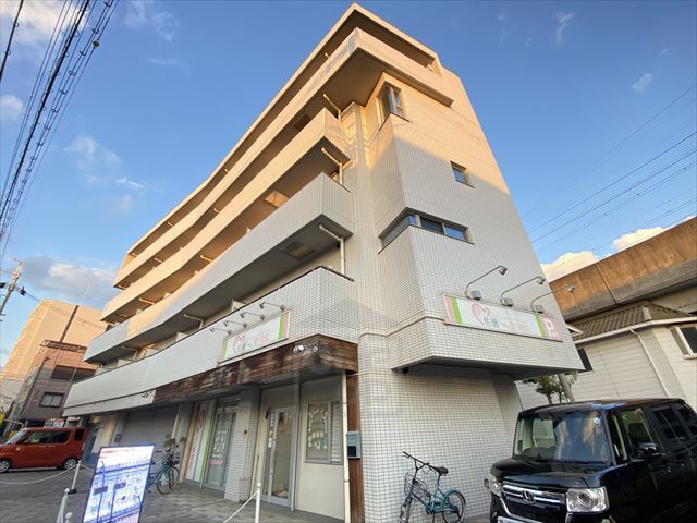 茨木市新庄町のマンションの建物外観