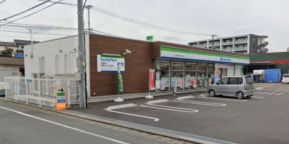 コンビニ　ファミリーマート（コンビニ）まで2408m