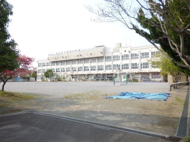 【足立区皿沼のアパートの小学校】