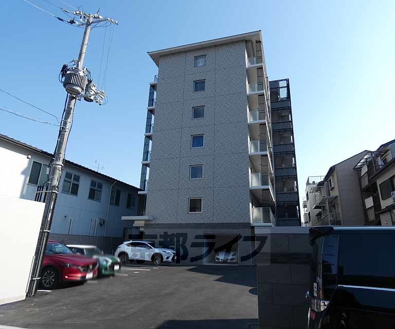 【京都市下京区梅小路高畑町のマンションの建物外観】