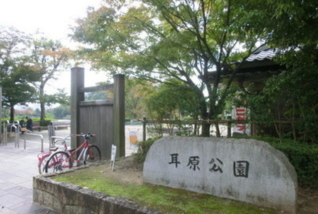 【茨木市上野町のマンションの公園】