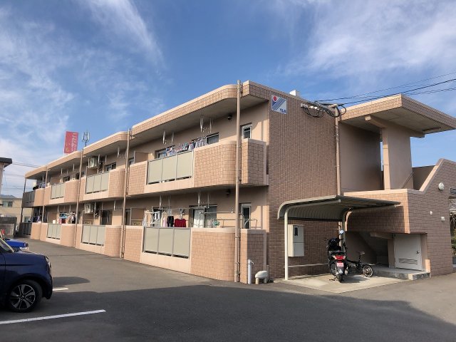 【姶良市加治木町新富町のマンションの建物外観】