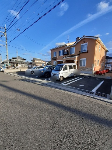 【新居浜市政枝町のアパートの駐車場】