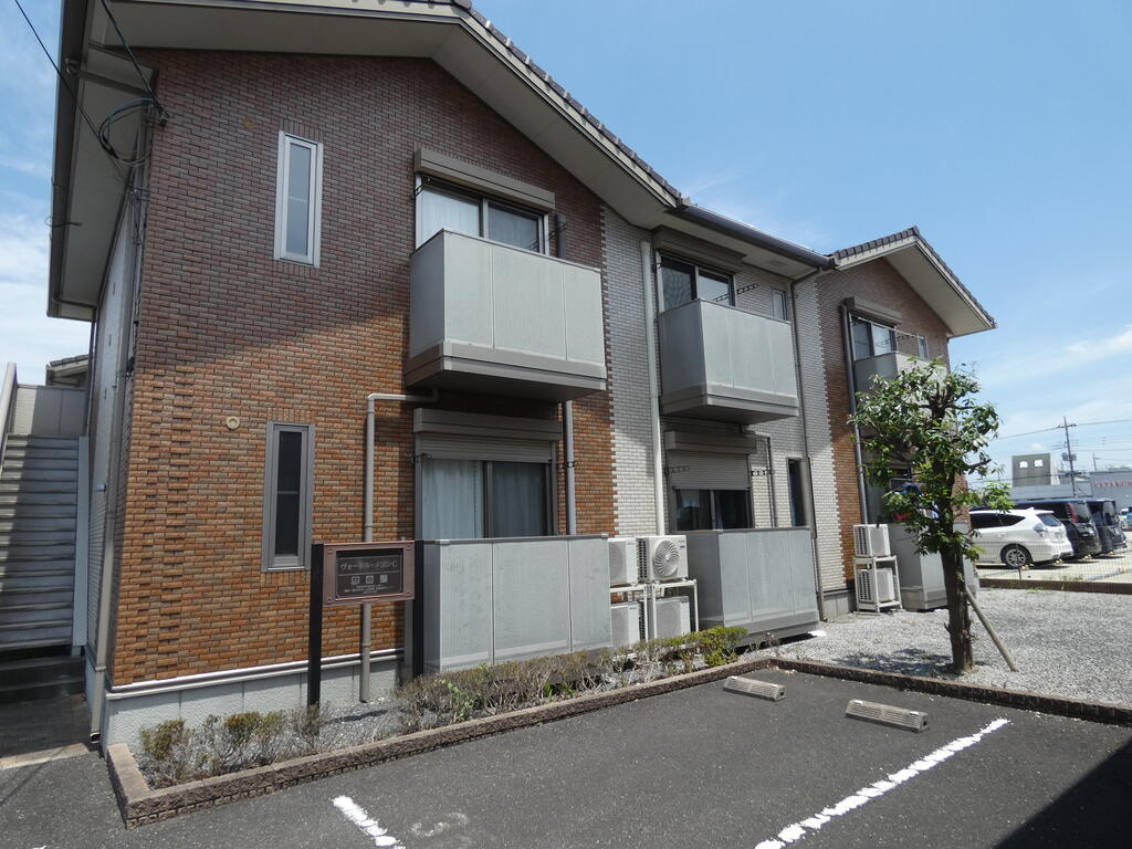 ＪＲ宇都宮線 宇都宮駅 バス乗車時間：15分 最寄りバス停で下車 徒歩15分 築20年