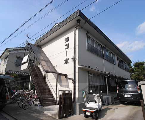 京都市北区平野八丁柳町のアパートの建物外観