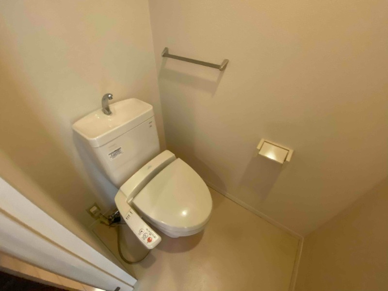 トイレ　別タイプのお写真です。