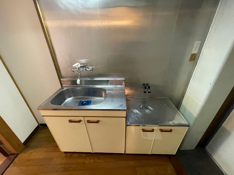 キッチン　白を基調としたキッチンで楽しくお料理できそうです。