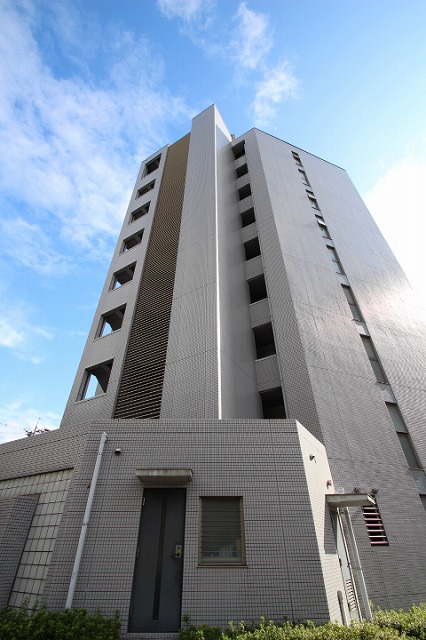 【広島市東区牛田新町のマンションのエントランス】