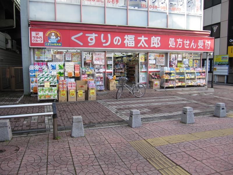 【吉川市高富のアパートのドラックストア】