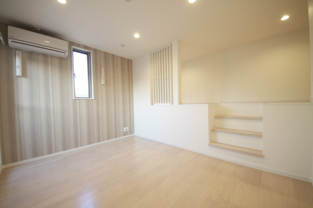 居室・リビング　オシャレな階段ロフト