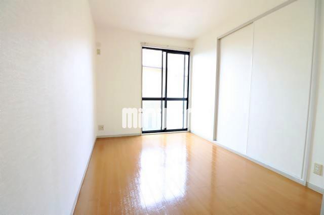 居室・リビング　南向き洋室