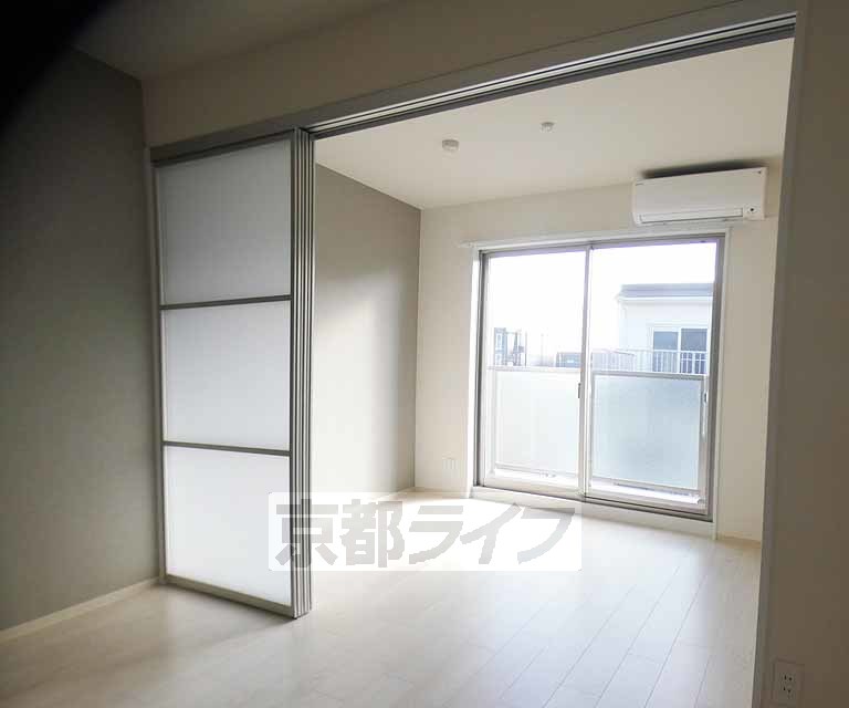 居室・リビング　落ち着いた雰囲気のお部屋です