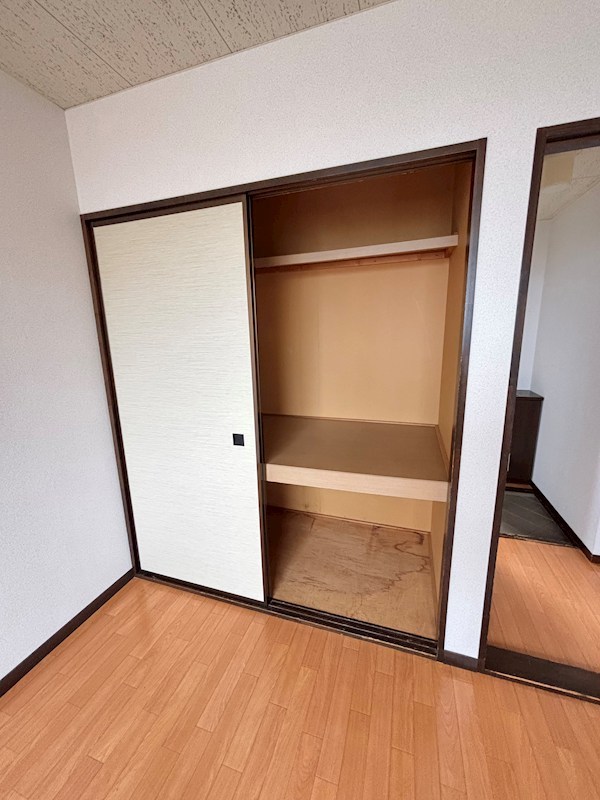 収納　押し入れ2か所あり