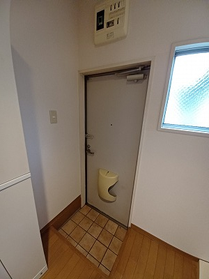 玄関　※別部屋参考写真