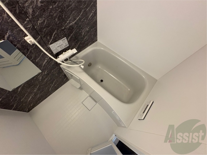 バス・シャワールーム　お風呂になります。一日の疲れを癒してくださいね。