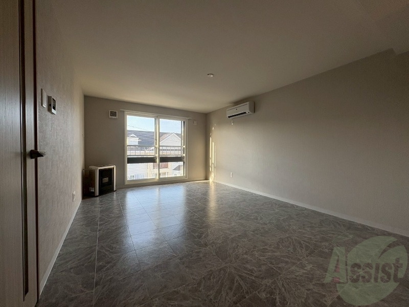 居室・リビング　広々としたリビングですね。使い勝手がよさそうですね！