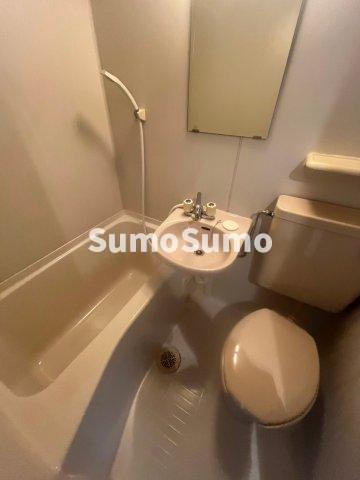 バス・シャワールーム　コンパクトで使いやすいお風呂です