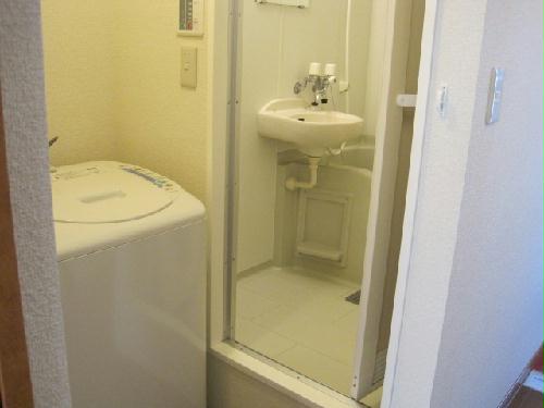 その他　(手前）洗濯機・（奥）風呂