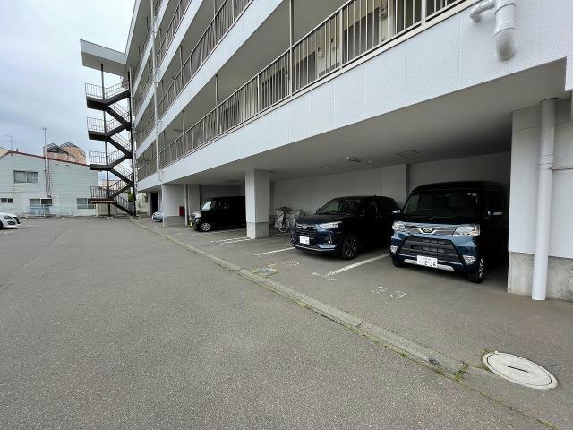 駐車場　駐車場