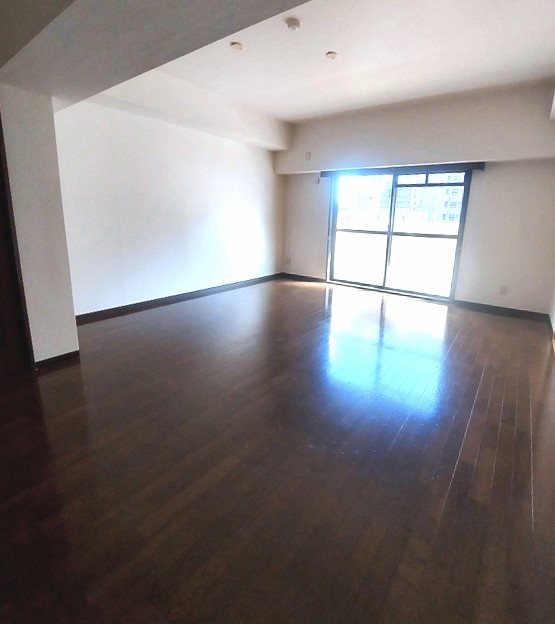 居室・リビング　ＬＤ１４帖　和室６帖続き間で広々利用できます　バルコニー面で