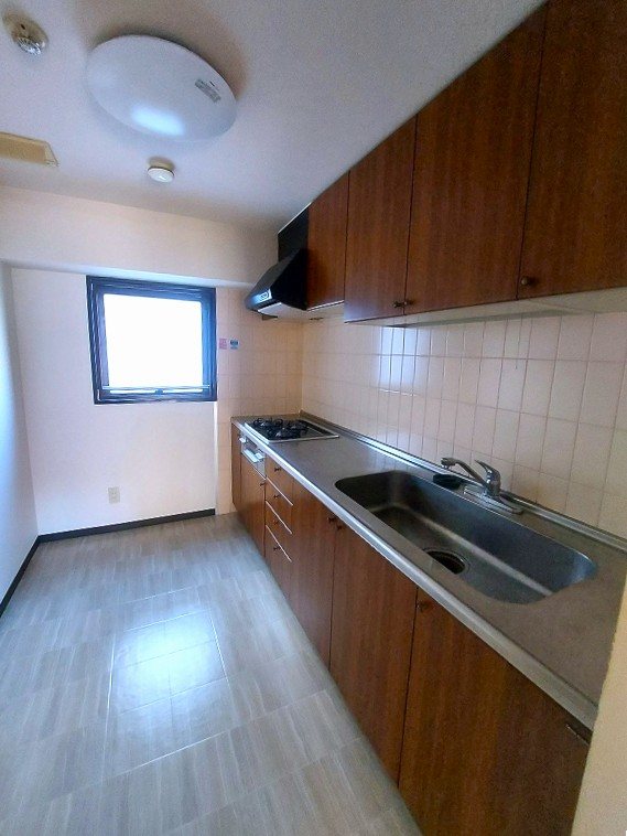 キッチン　独立型キッチン約Ｋ4帖　システムキッチン　３口コンロ魚焼きグ