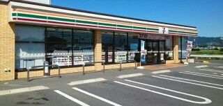 コンビニ　セブンイレブン（コンビニ）まで800m