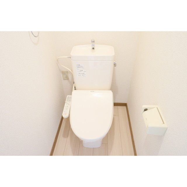 トイレ　別部屋の参考写真です。