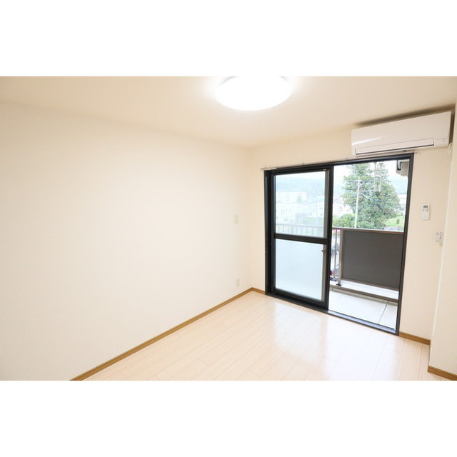 居室・リビング　別部屋の参考写真です。