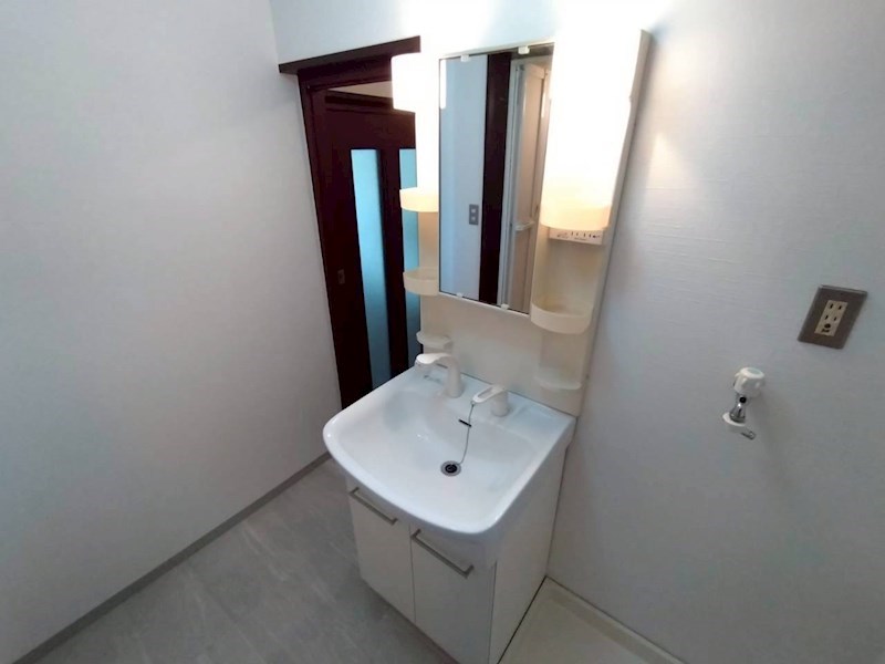 洗面設備　使い勝手の良い洗面化粧台。