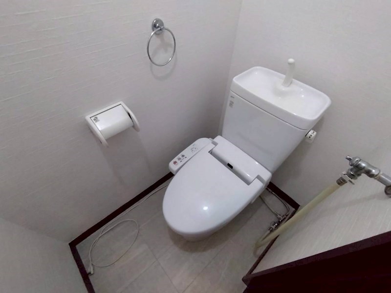 トイレ　温水洗浄便座も付いて清潔なトイレ