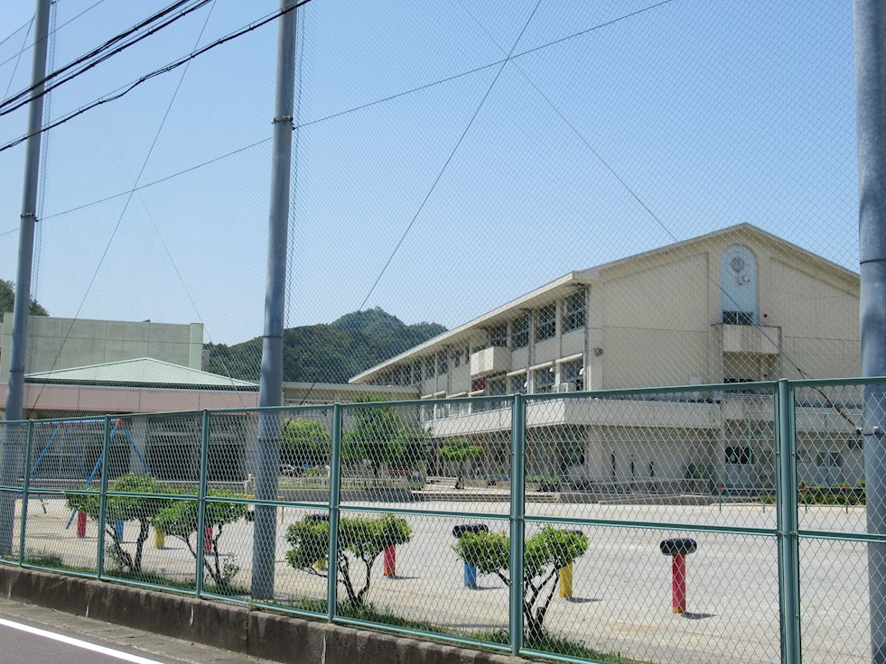 小学校　岐阜市立日野小学校（小学校）まで212m