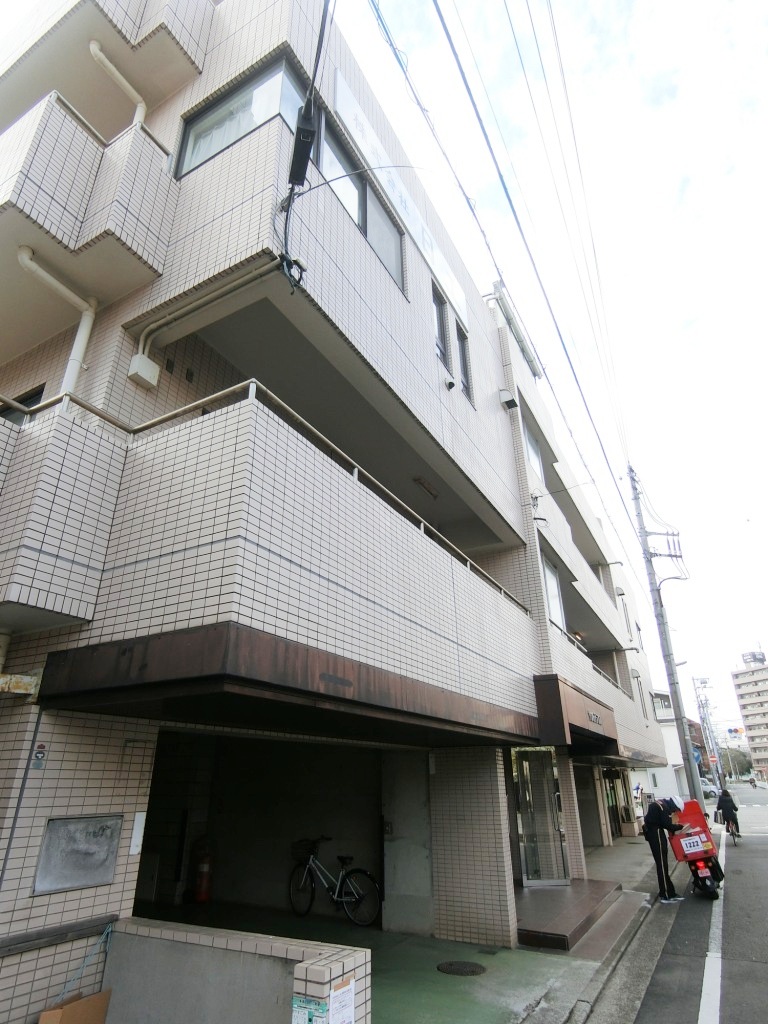 建物外観　鉄筋構造の防音性に長けた造り