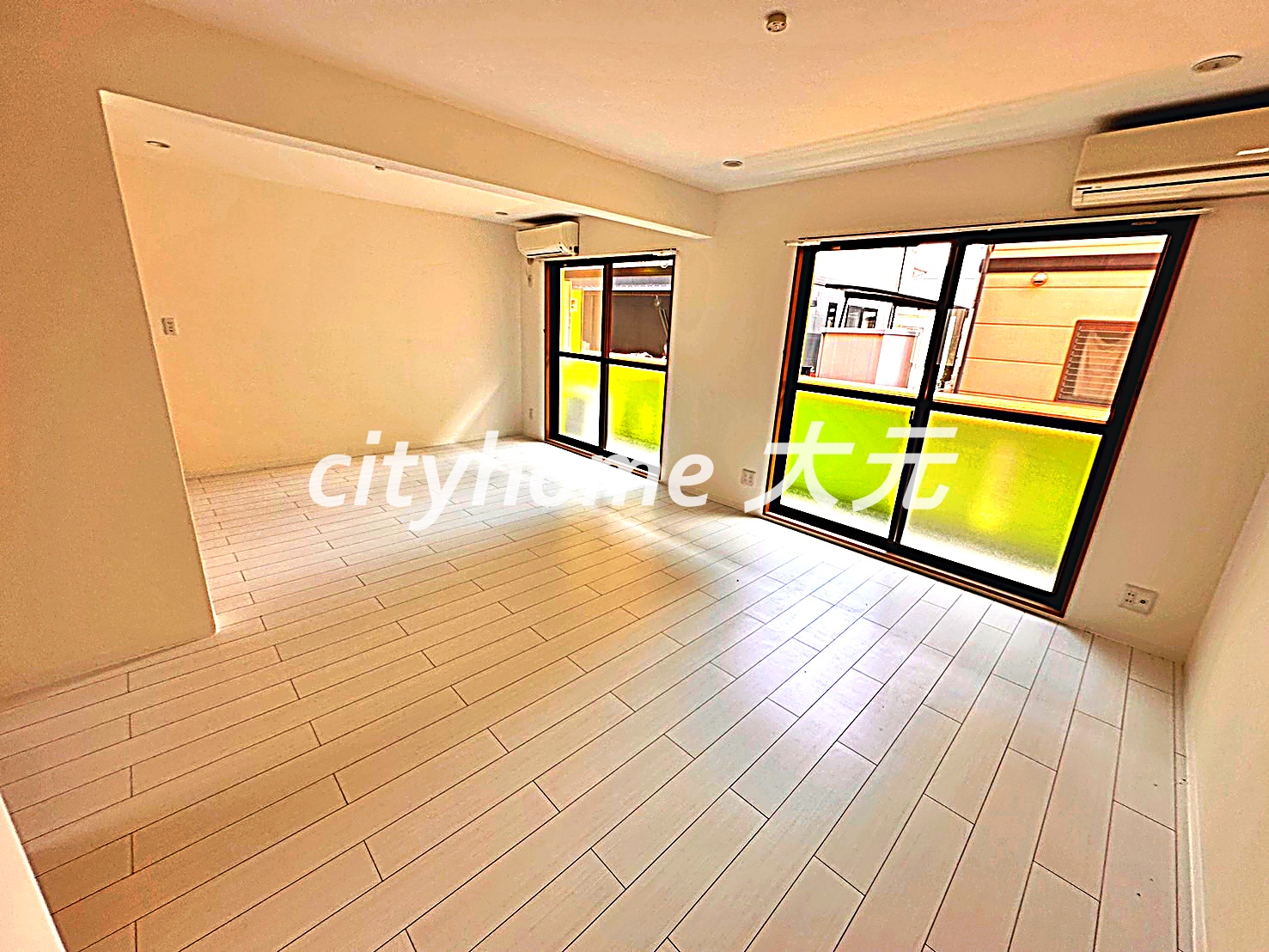 居室・リビング　人気の明るいカラーのフローリング