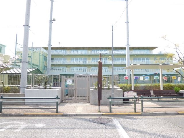 小学校　足立区立本木小学校（小学校）まで620m
